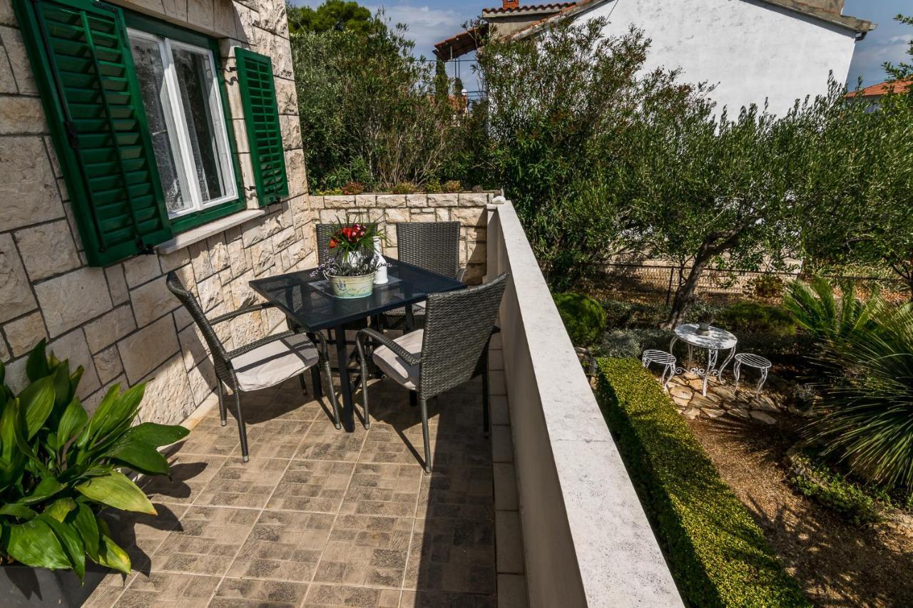 Apartment Dunja Supetar Exterior foto